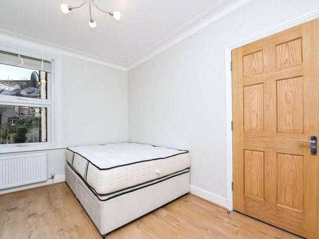 House for rent in London Borough of Croydon, Waddon