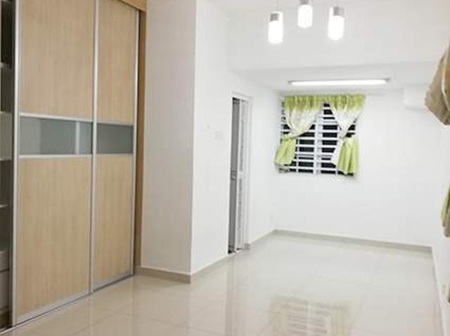 Room for rent in Petaling, Alam Impian