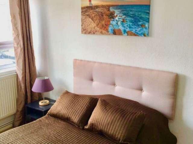 Room for rent in London Borough of Hammersmith and Fulham, Greater London