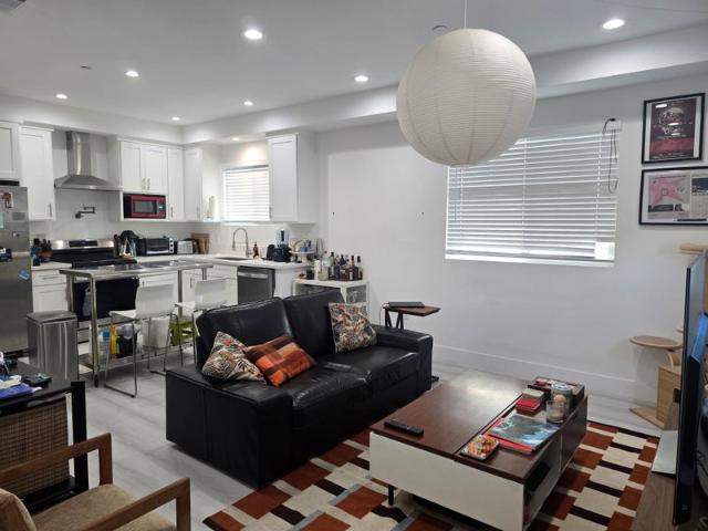 Room for rent in Canoga Park, California
