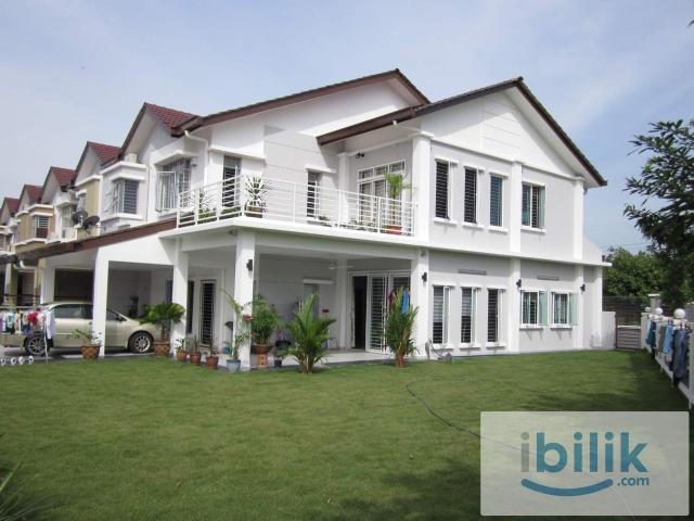 Room for rent in Petaling, Alam Impian