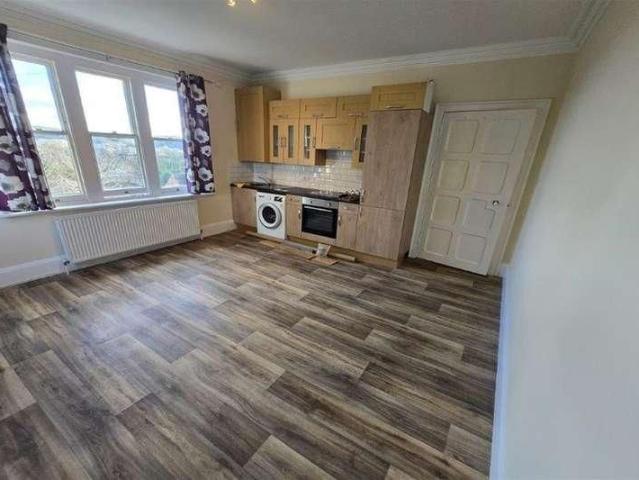 Apartment for rent in Farncombe, Waverley