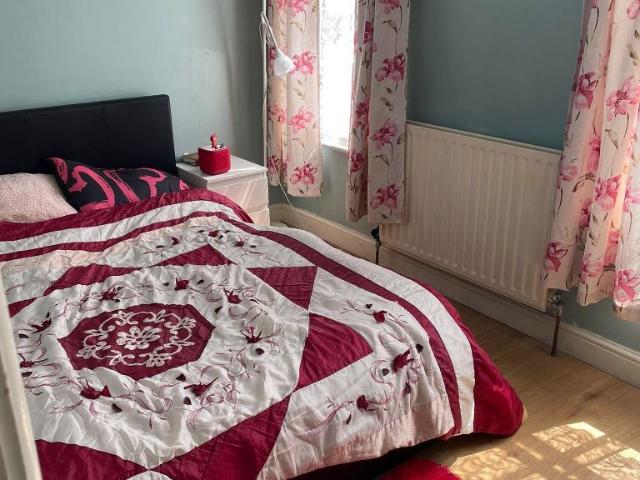 Room for rent in London Borough of Merton, Mitcham