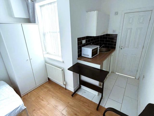 Studio for rent in Loxford, Greater London