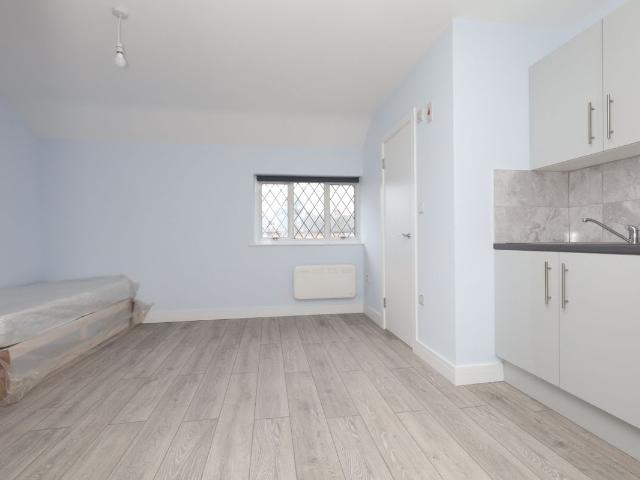Studio for rent in West Drayton, Greater London