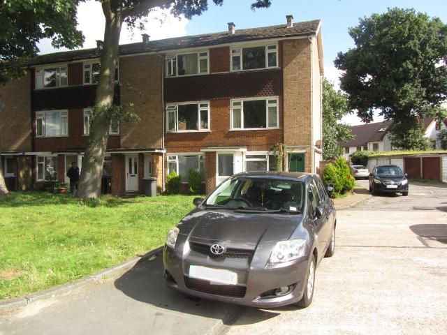 House for rent in Row Town, Surrey