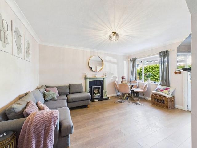 House for rent in Row Town, Surrey