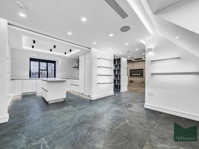 Apartment for rent in Hadley Wood, Greater London