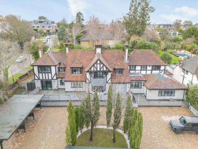 House for rent in Hadley Wood, Greater London