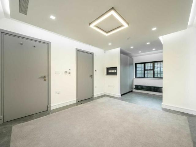 Apartment for rent in Hadley Wood, Greater London
