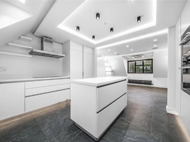 House for rent in Hadley Wood, Greater London