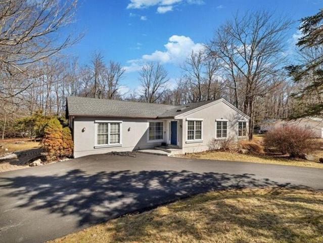 House for sale in Pocono Summit