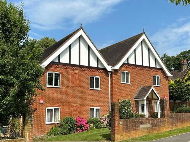 House for sale in Fole, Surrey