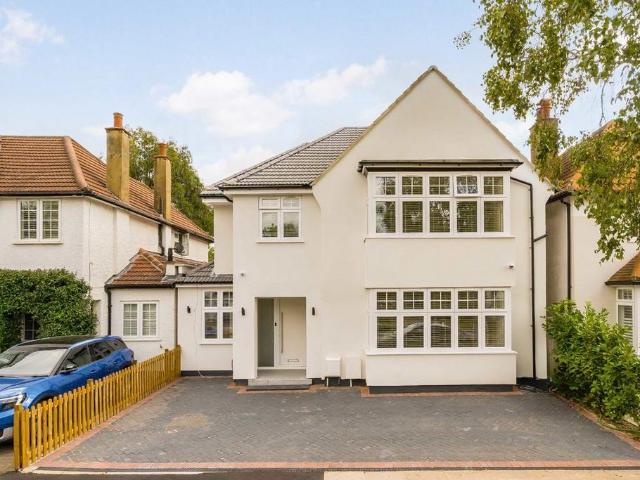 House for rent in The Hale, Greater London