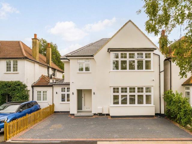 Apartment for rent in The Hale, Greater London