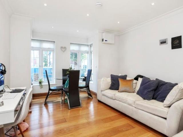 Apartment for rent in Golders Green, Greater London