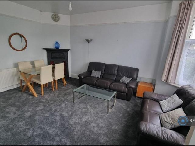 Apartment for rent in Furzedown, Greater London