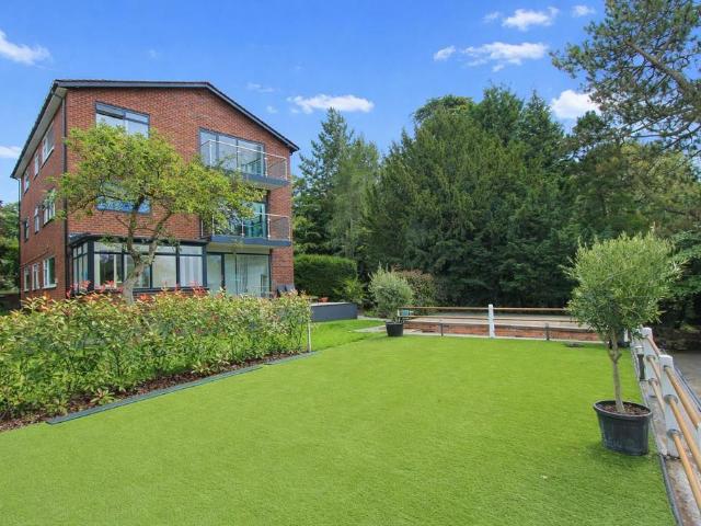 Apartment for rent in Alderley Edge
