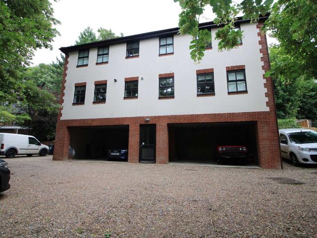 Apartment for rent in Hammerfield, Pouchen End