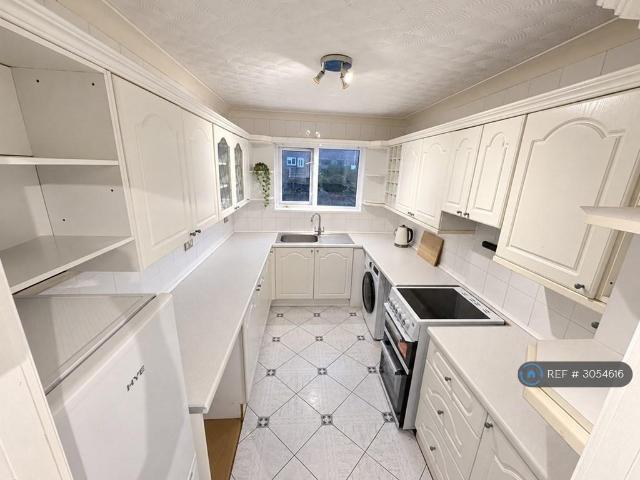 Apartment for rent in Pentrebane, Cardiff