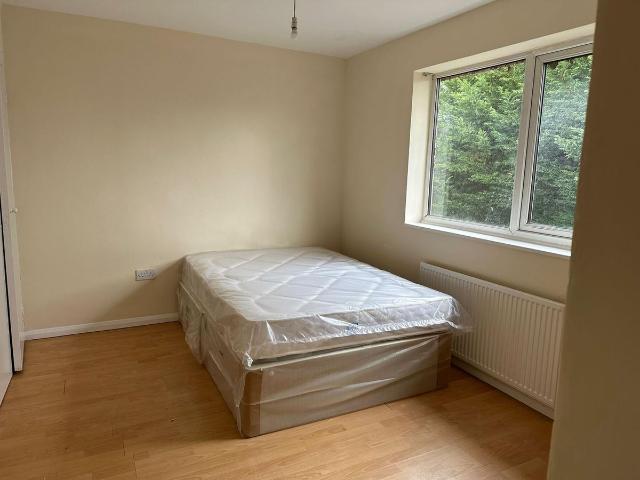Room for rent in Egham Wick, Row Town