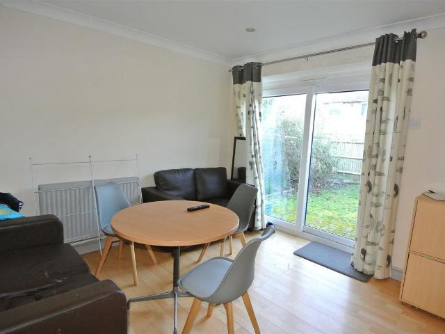 Apartment for rent in Egham Wick, Row Town