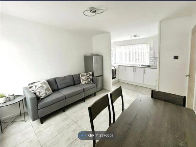 Room for rent in Digmoor, Roby Mill