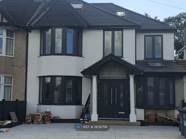 Room for rent in Lane, Greater London