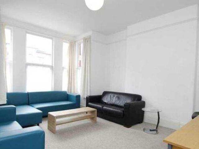 House for rent in Follaton, Strode