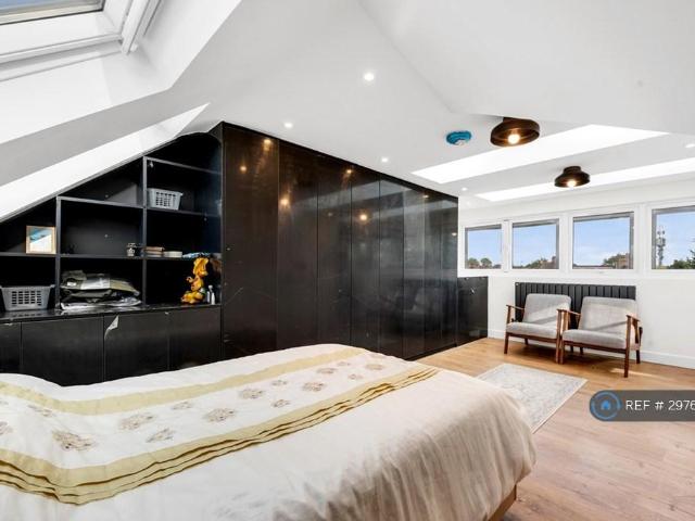 Apartment for rent in Lane, Greater London