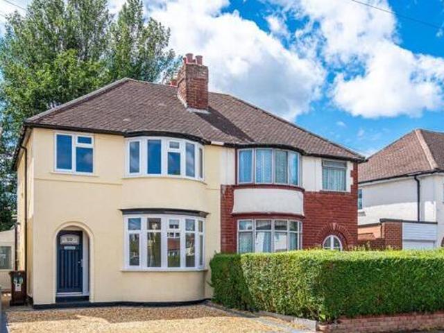 House for sale in Wood End, Park Village