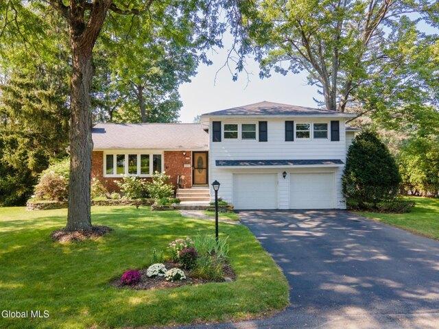 House for sale in Latham