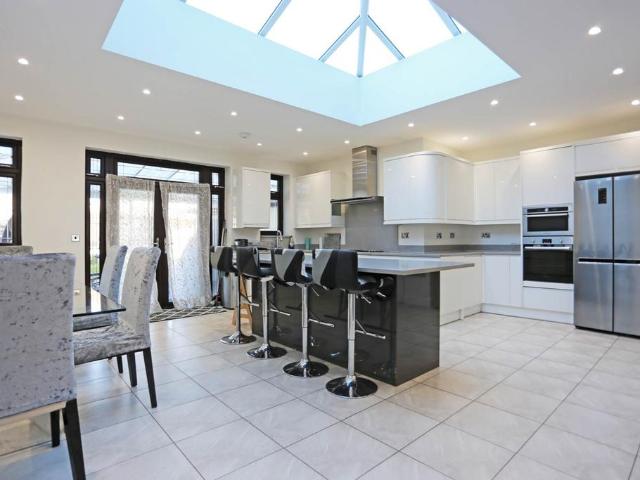 House for rent in Gants Hill, Greater London
