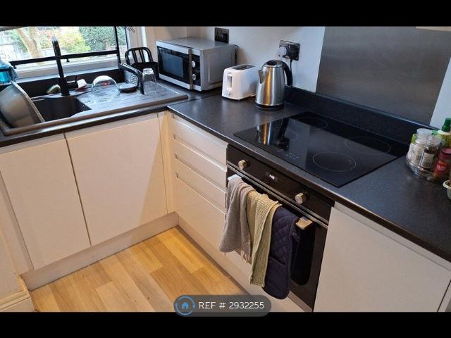 Room for rent in Burley, West Yorkshire