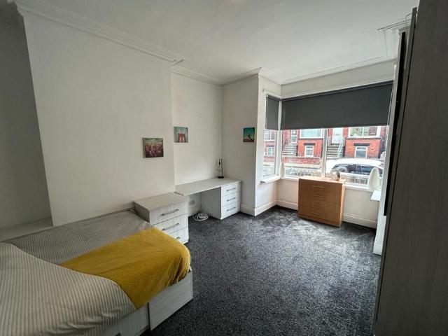 Room for rent in Burley, West Yorkshire