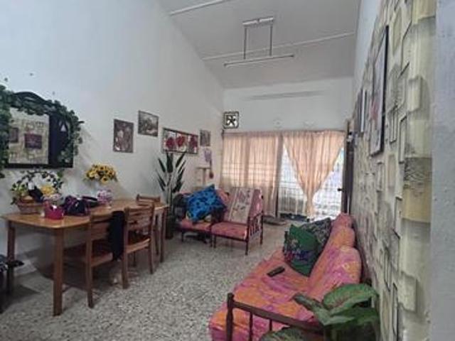 Terraced House for sale in Malaka
