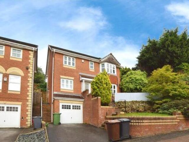 House for sale in Churwell, Leeds
