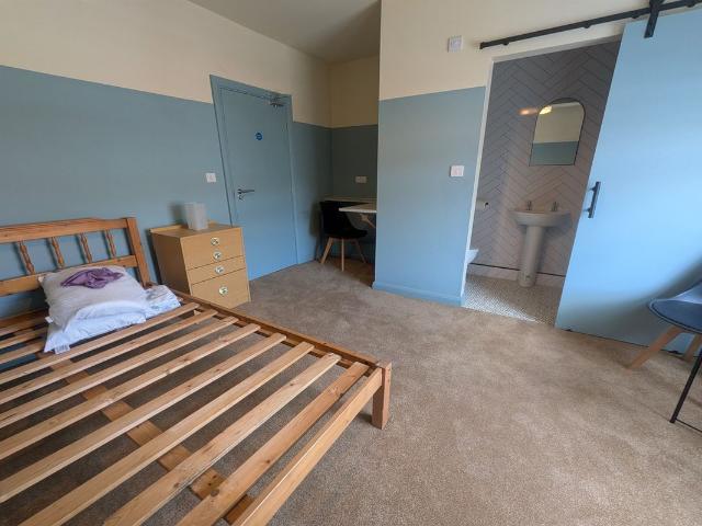 Room for rent in Attenborough, East Midlands