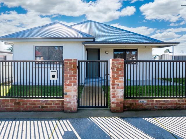 Townhouse for sale in Wodonga, Victoria