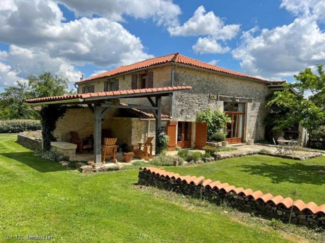 Maison vente à Confolens, Cellefrouin