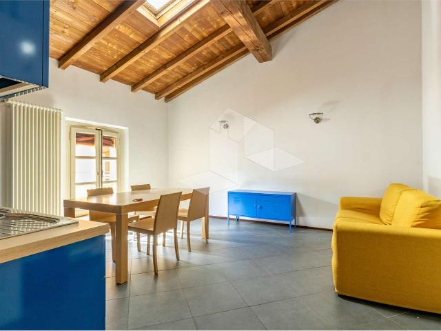 Appartamento in affitto a San Pietro città, Re