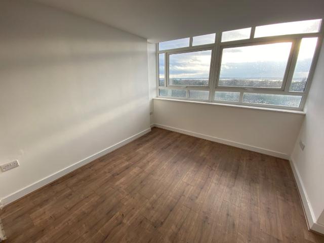 Studio for rent in Calderstones