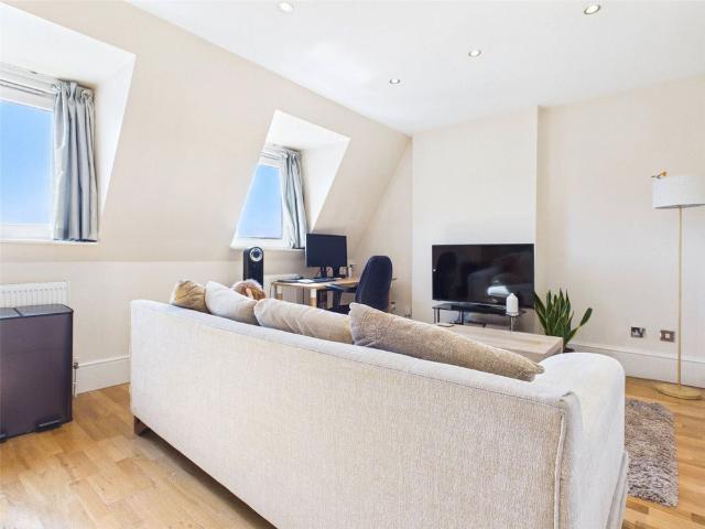 Apartment for rent in Hampton, Greater London