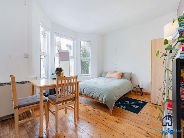 Studio for rent in Shacklewell, Greater London