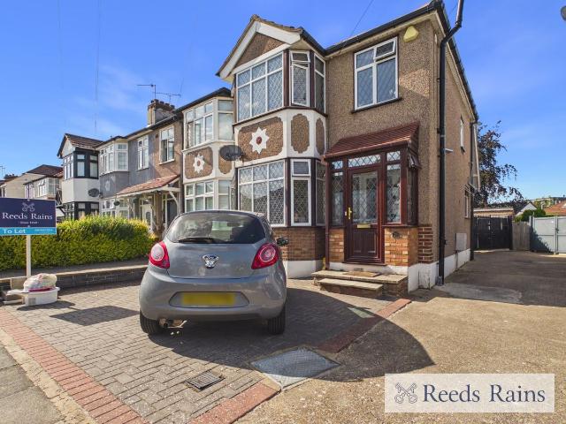 House for rent in Ardleigh Green, Greater London