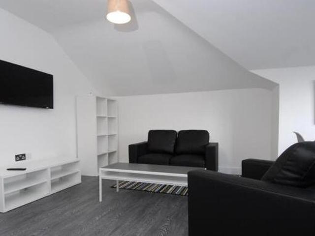 House for rent in Follaton, Strode