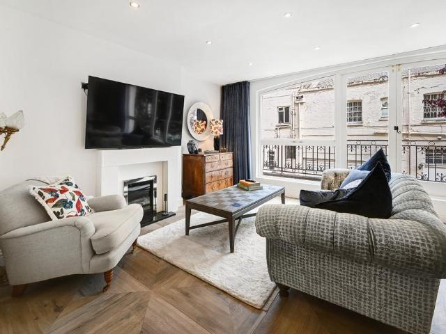 House for rent in Belgravia, Greater London