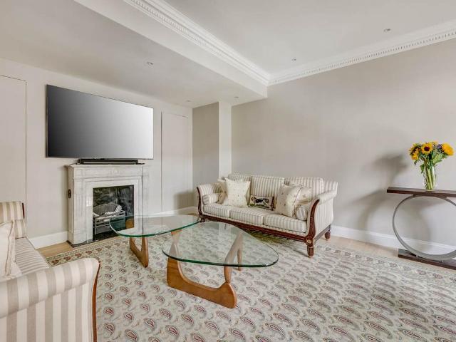 House for rent in Belgravia, Greater London