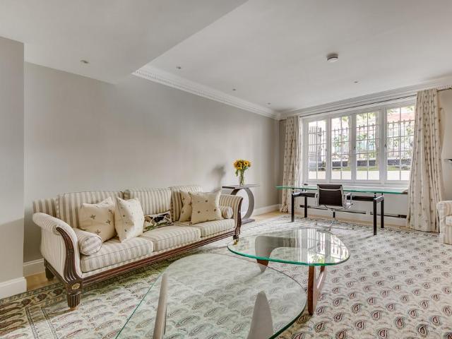 House for rent in Belgravia, Greater London