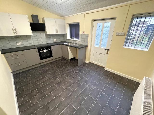 House for rent in Hathershaw, Pendock